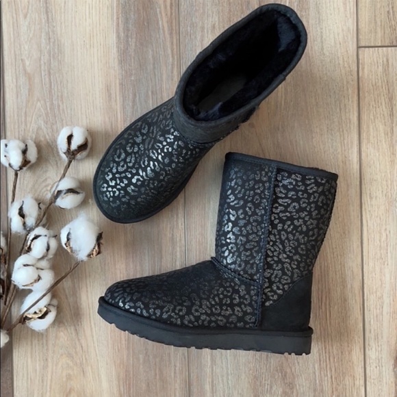 🌴🔆UGG- CLASSIC SHORT SNOW LEOPARD BOOTS🔆🌴 - Picture 2 of 13